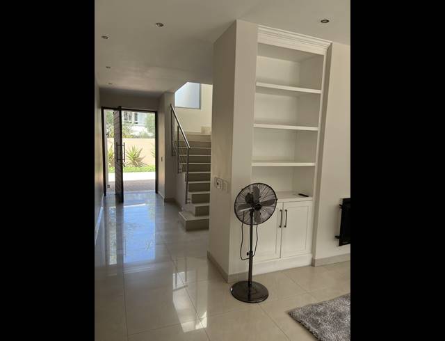 3 BEDROOM APARTMENT RENTED IN ELTONHILL
